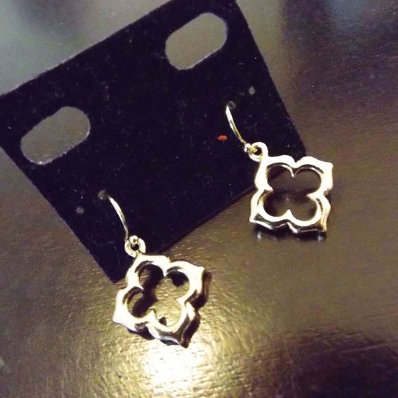 DESIGNER GOLDEN QUATROFOIL OPEN CENTER PIERCED EARRINGS 64 - Picture 1 of 2